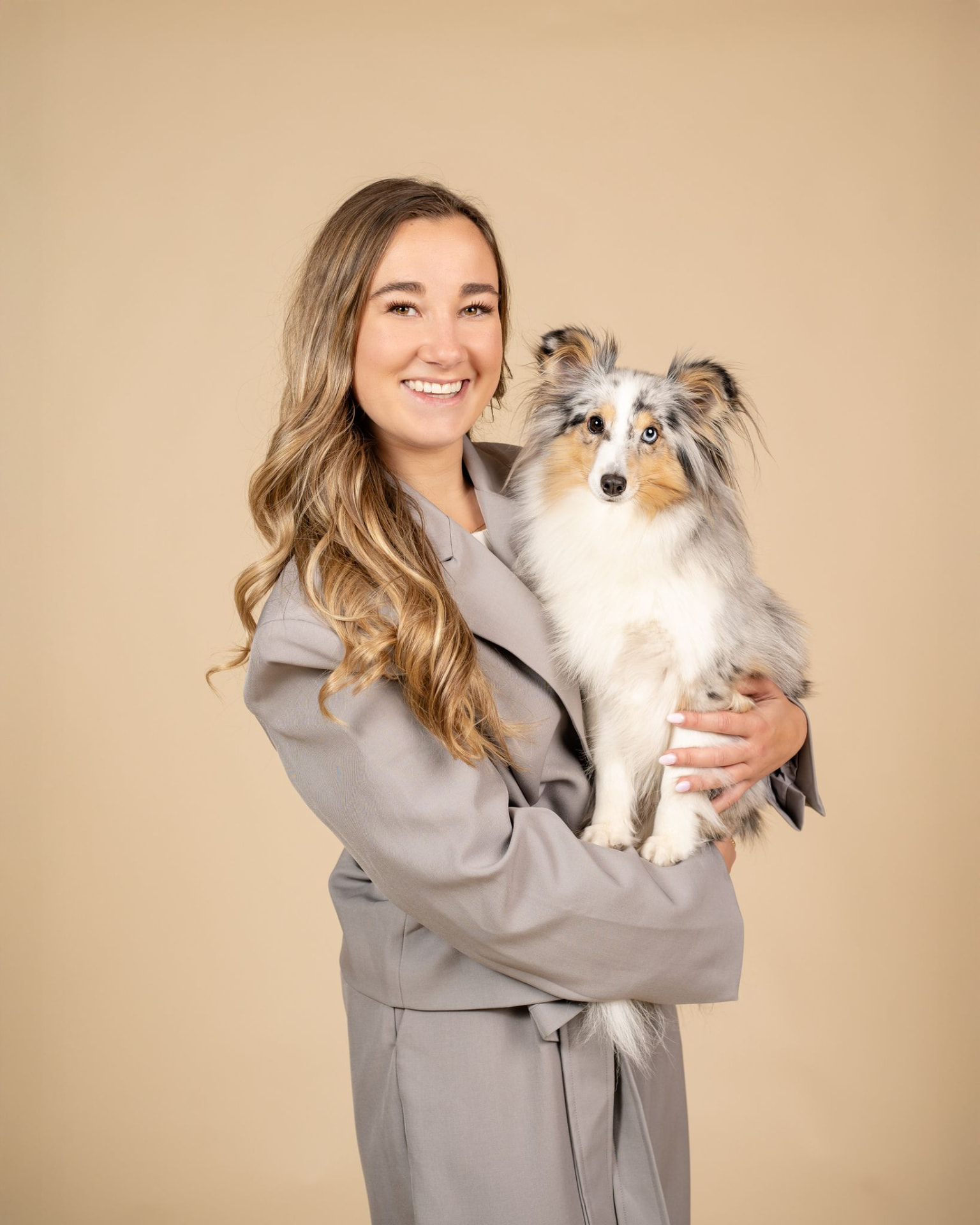 Michelle met een fris getrimde Sheltie
